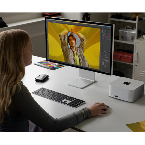 Apple Mac Studio M2 Ultra: новий рівень професійних можливостей.